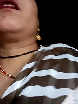 Snapshot of Priya_tyagi chatting on 10-16-25, 10:34 Priya tyagi online show from 10-16-25, 10:34