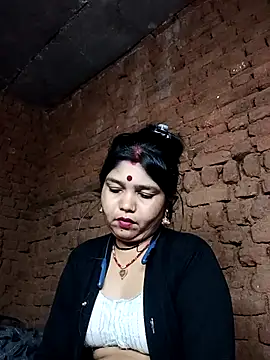 Snapshot of Priya_tyagi chatting on 10-07-25, 10:44 Priya tyagi online show from 10-07-25, 10:44