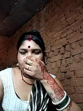 Snapshot of Priya_tyagi chatting on 10-11-25, 06:47 Priya tyagi online show from 10-11-25, 06:47