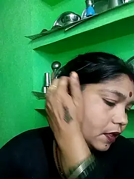 Snapshot of Priya_tyagi chatting on 10-17-25, 08:10 Priya tyagi online show from 10-17-25, 08:10