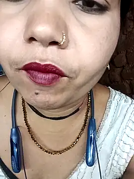 Snapshot of Priya_tyagi chatting on 09-12-25, 10:37 Priya tyagi online show from 09-12-25, 10:37