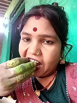 Snapshot of Priya_tyagi chatting on 10-14-25, 08:26 Priya tyagi online show from 10-14-25, 08:26