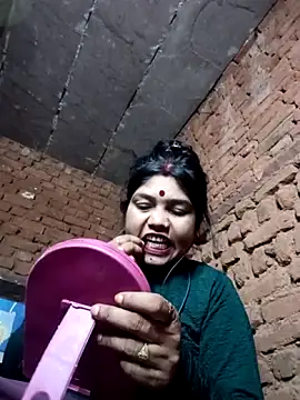 Snapshot of Priya_tyagi chatting on 09-28-25, 08:27 Priya tyagi online show from 09-28-25, 08:27