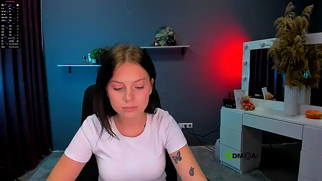 Snapshot of renata_sweety chatting on 09-17-25, 01:13 renata sweety online show from 09-17-25, 01:13