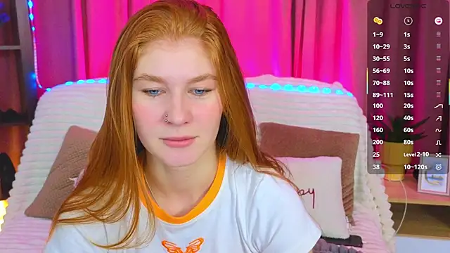 Snapshot of JuliaPowers_ chatting on 10-18-25, 04:03 JuliaPowers online show from 10-18-25, 04:03