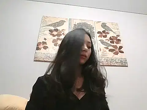 Snapshot of Lunavyn chatting on 10-13-25, 11:45 Lunavyn online show from 10-13-25, 11:45