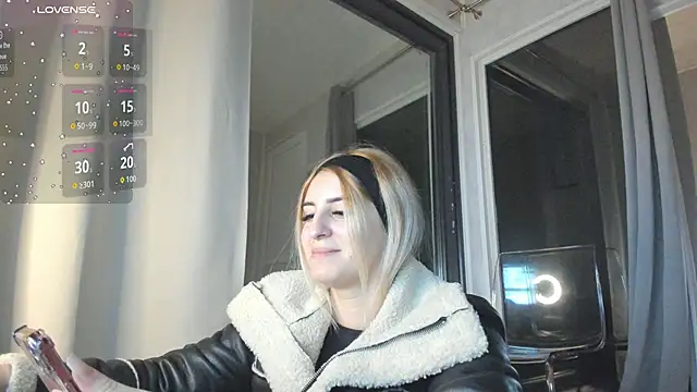 Ella Vee online show from 11-07-25, 03:55