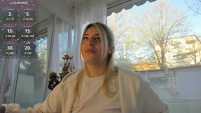 Ella Vee online show from 04-07-26, 05:09