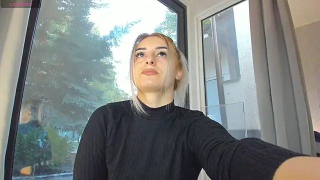Snapshot of Ella_Vee chatting on 10-05-25, 04:25 Ella Vee online show from 10-05-25, 04:25