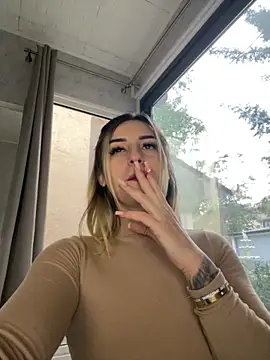 Snapshot of Ella_Vee chatting on 09-26-25, 05:36 Ella Vee online show from 09-26-25, 05:36
