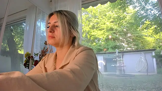 Ella Vee online show from 05-11-26, 04:47