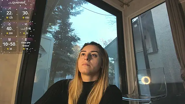 Ella Vee online show from 11-25-25, 05:41