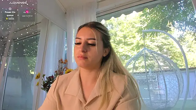 Ella Vee online show from 06-14-26, 05:52