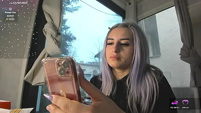 Ella Vee online show from 02-15-26, 06:25