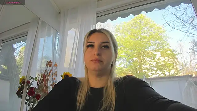 Ella Vee online show from 04-16-26, 05:30