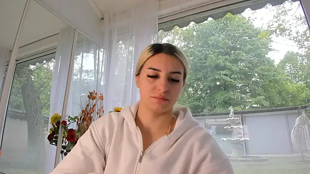 Ella Vee online show from 05-02-26, 05:23