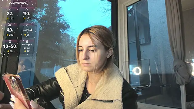 Ella Vee online show from 11-23-25, 06:01