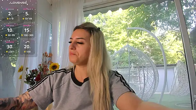 Ella Vee online show from 06-15-26, 04:34