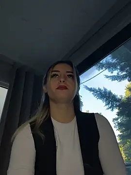 Snapshot of Ella_Vee chatting on 09-18-25, 04:48 Ella Vee online show from 09-18-25, 04:48