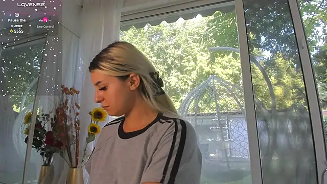 Ella Vee online show from 06-27-26, 06:41