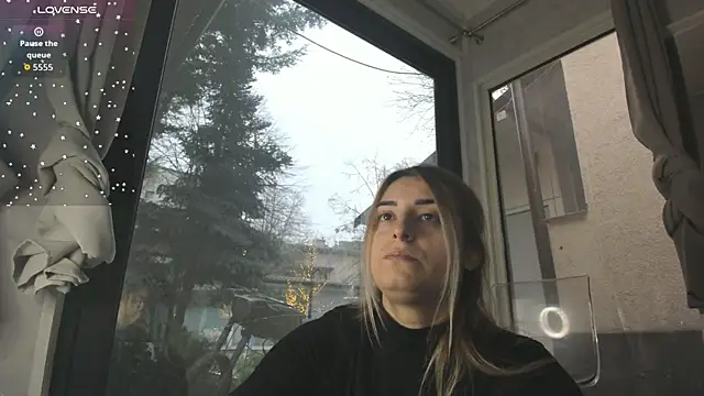 Ella Vee online show from 12-16-25, 06:28