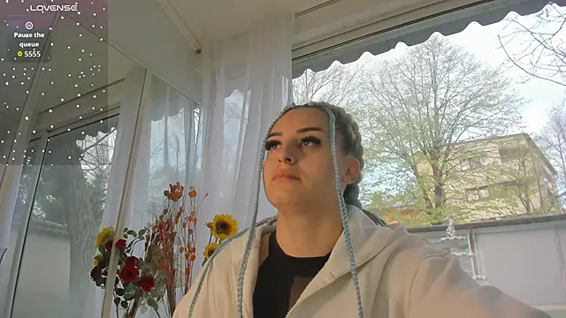 Ella Vee online show from 04-10-26, 04:30