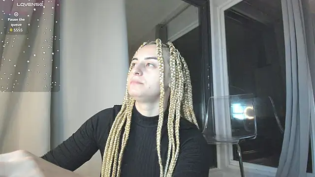 Snapshot of Ella_Vee chatting on 10-24-25, 02:54 Ella Vee online show from 10-24-25, 02:54