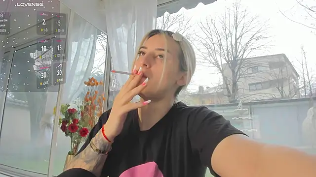 Ella Vee online show from 04-04-26, 05:03