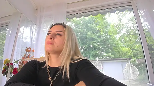 Ella Vee online show from 05-08-26, 04:49