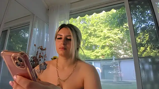 Ella Vee online show from 05-24-26, 05:18