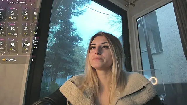 Ella Vee online show from 11-16-25, 06:07