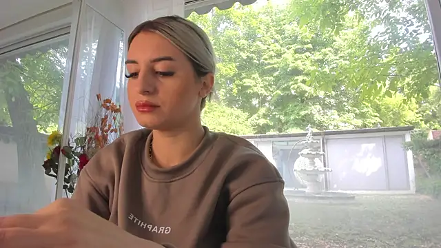 Ella Vee online show from 05-14-26, 07:38