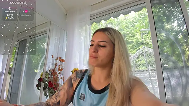 Ella Vee online show from 06-01-26, 06:02