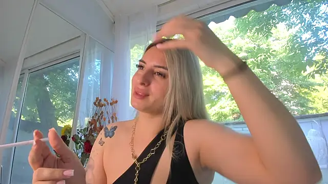 Ella Vee online show from 05-12-26, 05:15