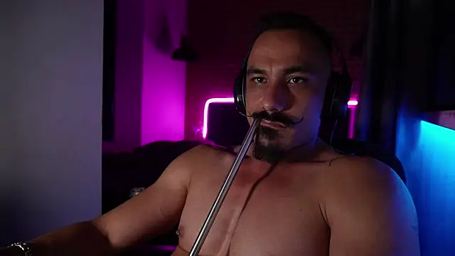 senior mustache online show from 09-08-25, 07:13