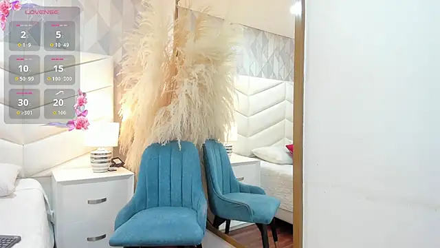 Snapshot of Nina_Ford_ chatting on 12-02-25, 08:43 Nina Ford online show from 12-02-25, 08:43