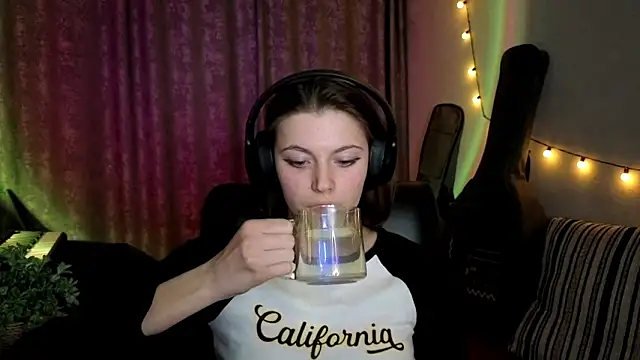 CutieAnny online show from 02-25-26, 08:41