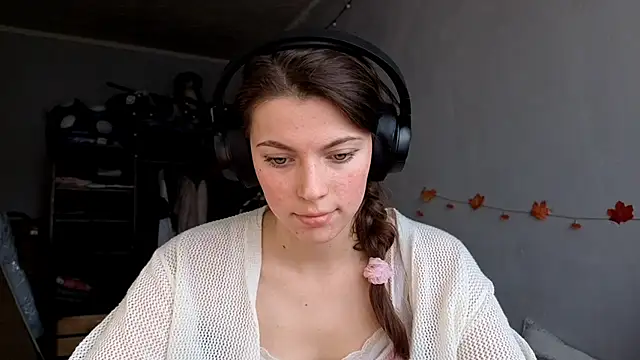 CutieAnny online show from 10-30-25, 05:50