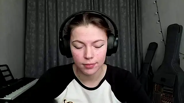 CutieAnny online show from 03-10-26, 06:28