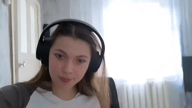 CutieAnny online show from 12-23-25, 06:02