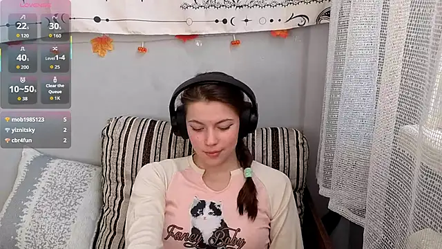 CutieAnny online show from 11-16-25, 06:51