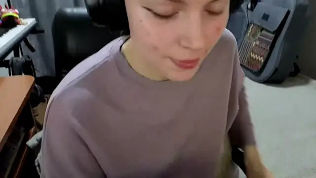 CutieAnny online show from 04-15-26, 08:31