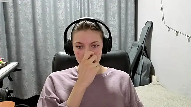 CutieAnny online show from 05-07-26, 08:23