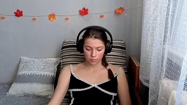 CutieAnny online show from 10-21-25, 04:23