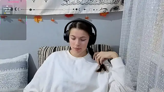 CutieAnny online show from 12-16-25, 04:28