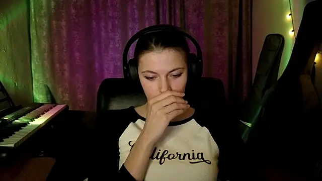 CutieAnny online show from 03-16-26, 08:11