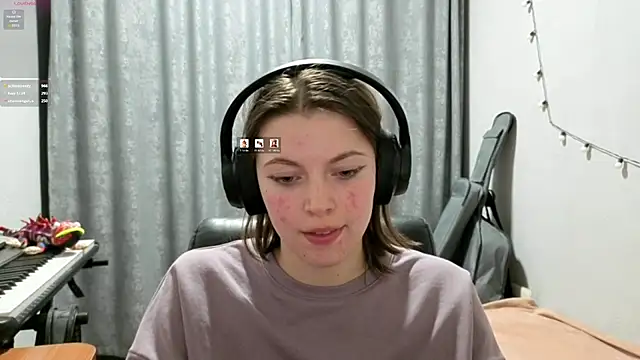 CutieAnny online show from 04-21-26, 01:42