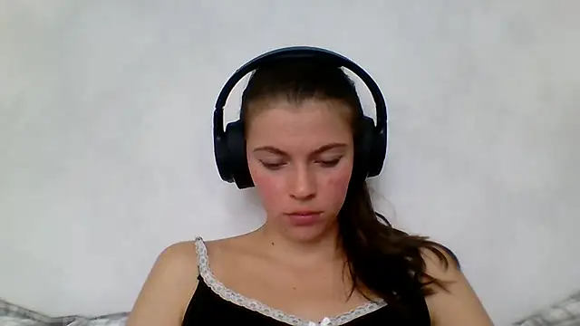 CutieAnny online show from 09-15-25, 05:30