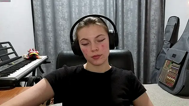 CutieAnny online show from 04-14-26, 08:25