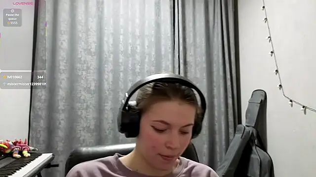 CutieAnny online show from 04-28-26, 02:27